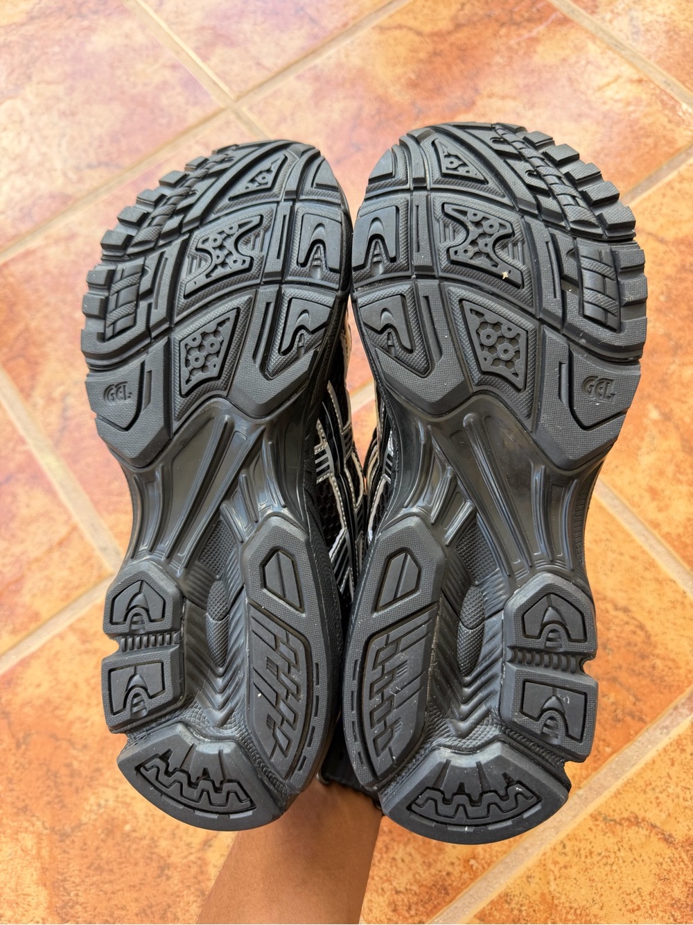 Size 10 Men’s And Women’s 11.5 - Asics Gel Kayano 14 Black and Silver Athletic - Picture 6 of 7